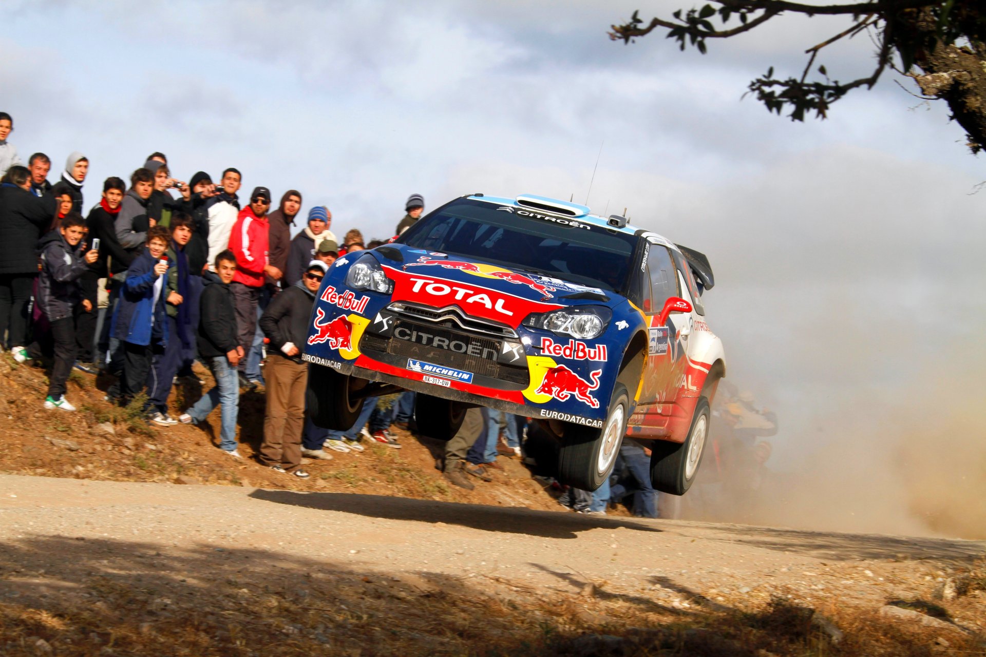 citroen ds3 rallye cmr sébastien loeb daniel elena dans les airs avant vole gens rallye