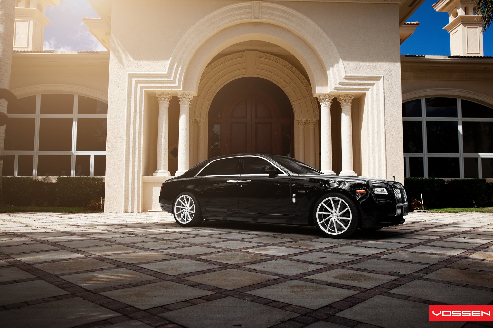 rolls royce fantasma ruedas vossen edificio