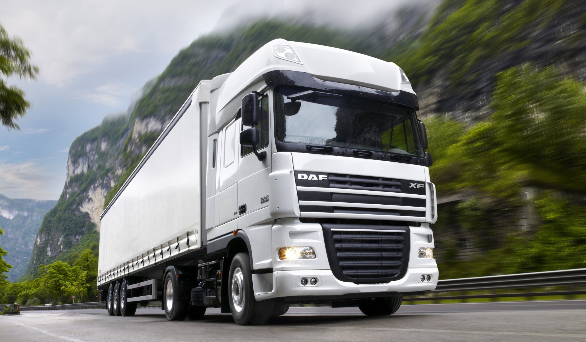 daf xf105.460 грузовик белый даф иксэф105.460 тягач фура автопоезд