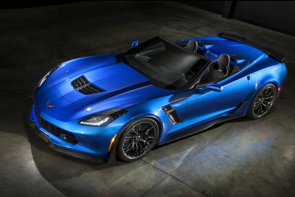 Blaues Auto chevrolet corvette