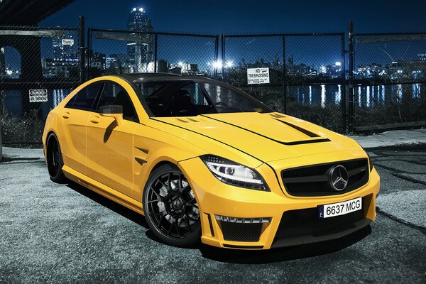 Mercedes-ben yellow car