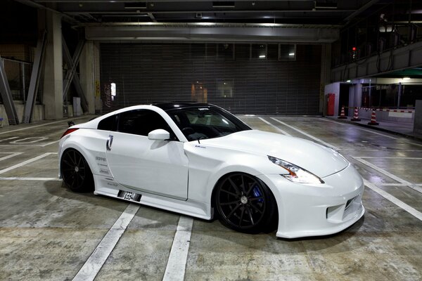 White nissan 370z sports car