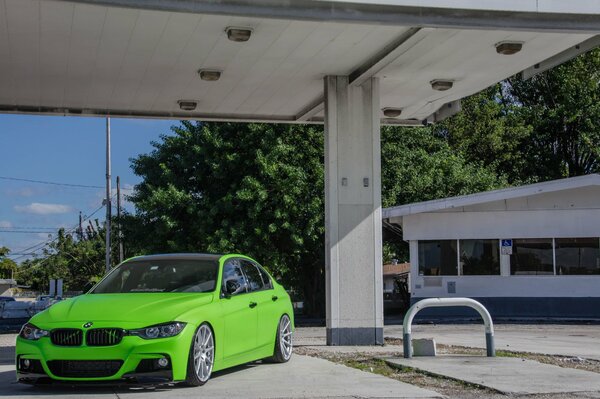 Vert BMW avec cool phares