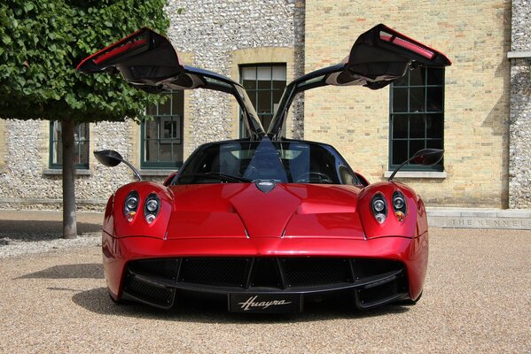 Pagani huayra supercar will decorate any landscape