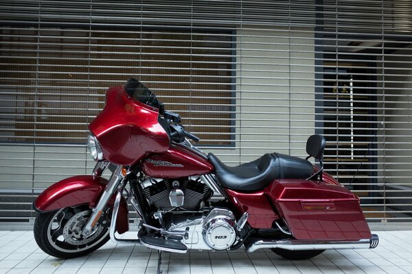 Motocicleta harley davidson en rojo