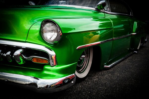 Зеленый шевроле классический автомобиль