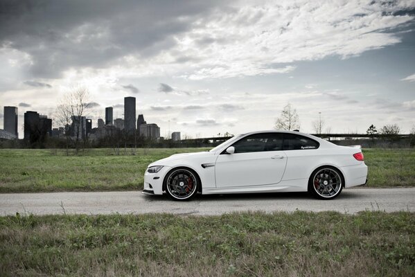 Blanco BMW E93 con Llantas frescas