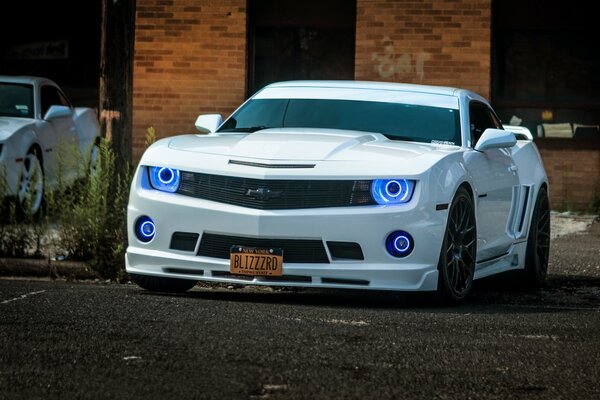 White Chevrolet camaro on car wallpaper