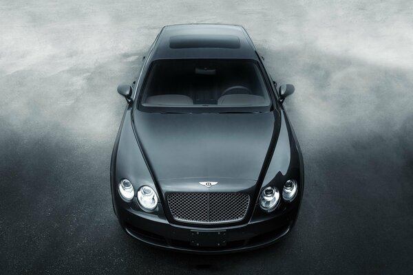 Avant Bentley sur fond gris