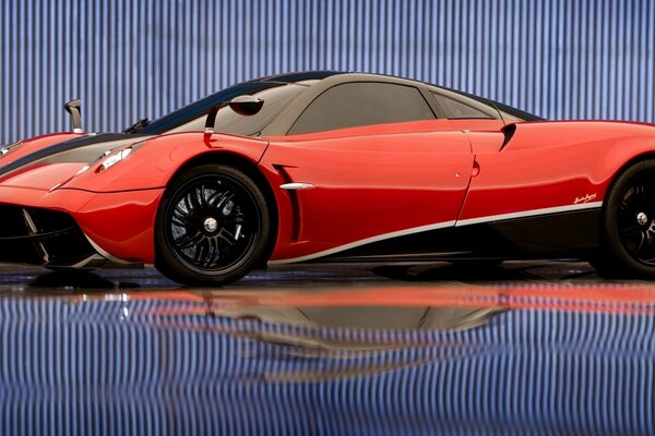 Pagani huayra rosso e nero cosa chic