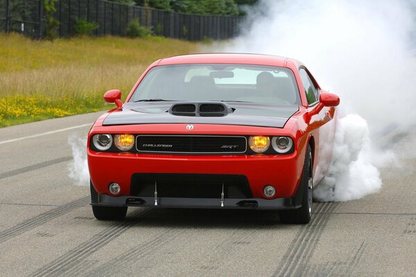 Coche Dodge challenger srt8 rojo