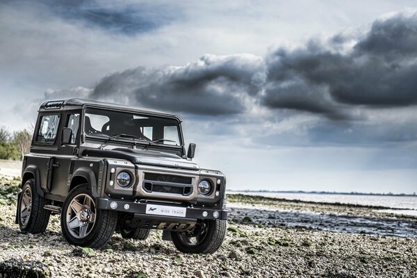 Jeep SUV sur terrain accidenté