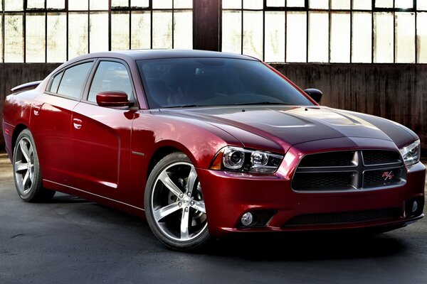 Rotes Auto dodge charger Vorderansicht