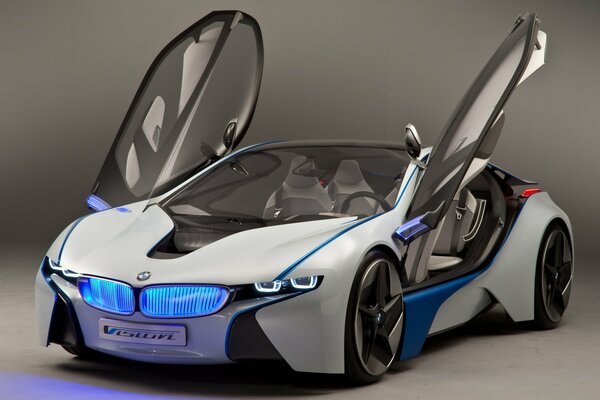 Prototipo de BMW con puertas abiertas