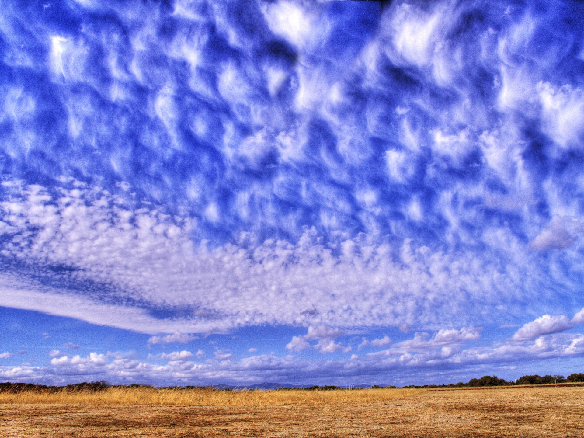 nubes cirros cielo azul