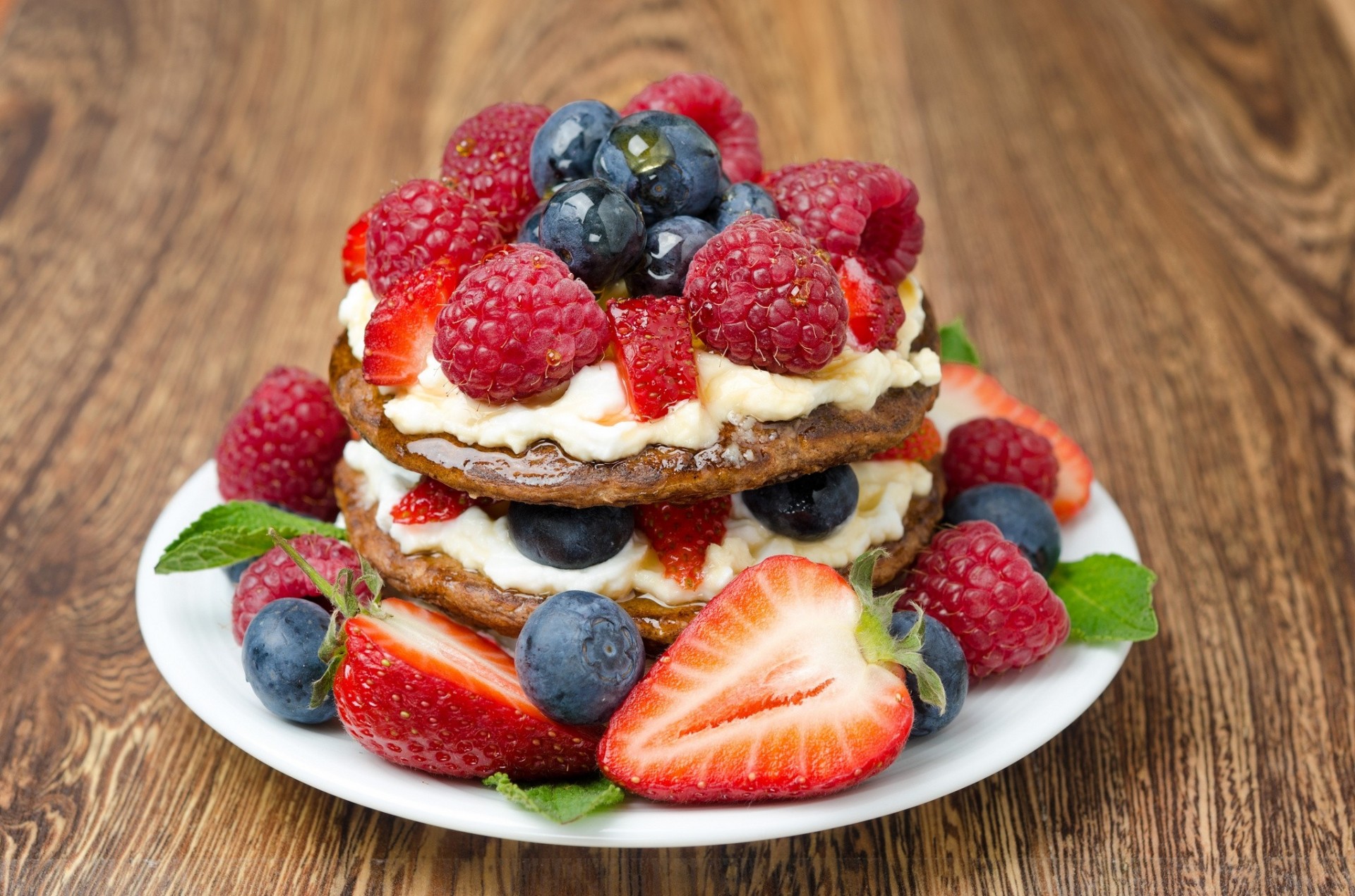 fresas frambuesas panqueques crema bayas arándanos