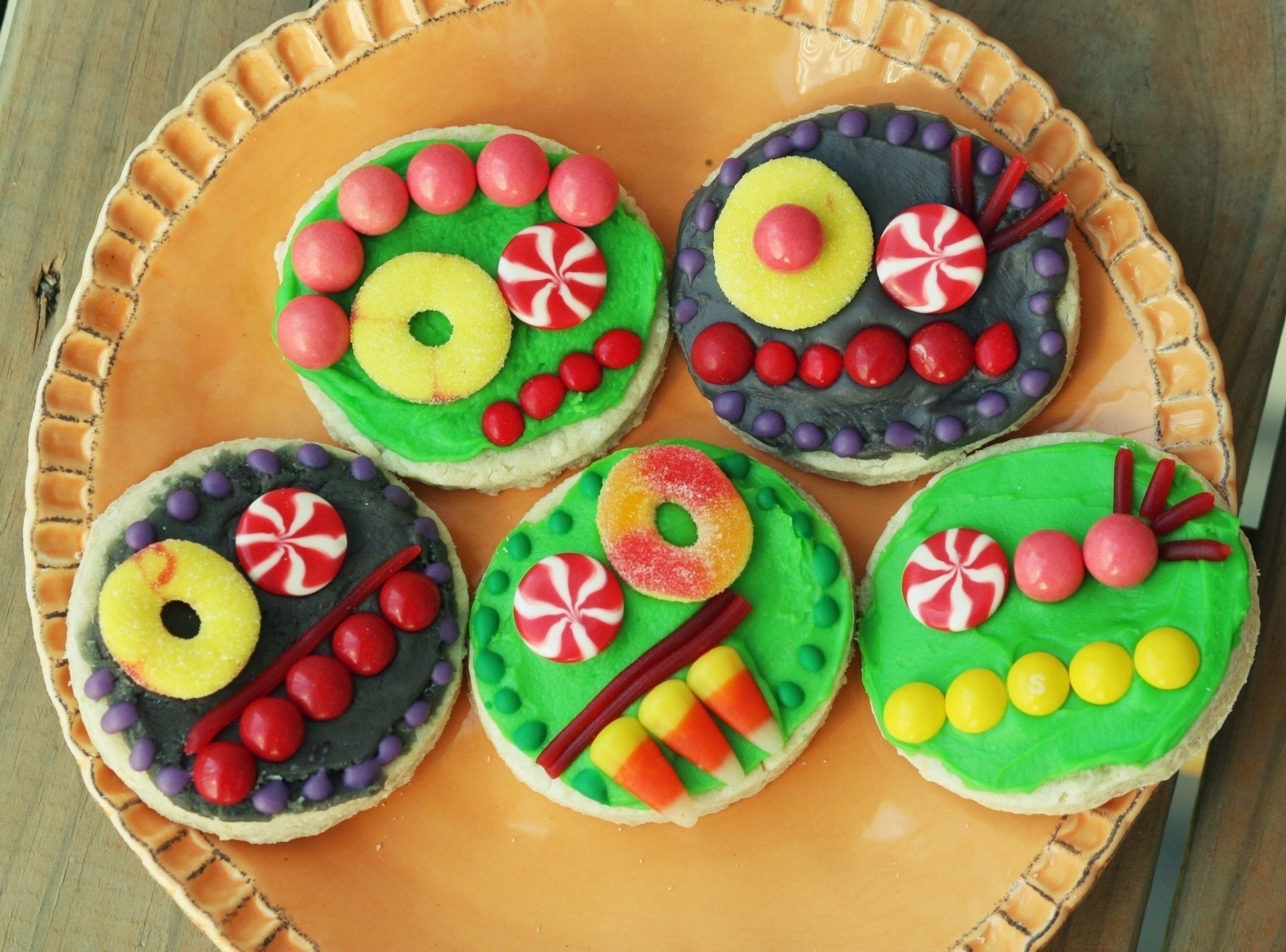 repas bonbons couleurs visages drôlement biscuit