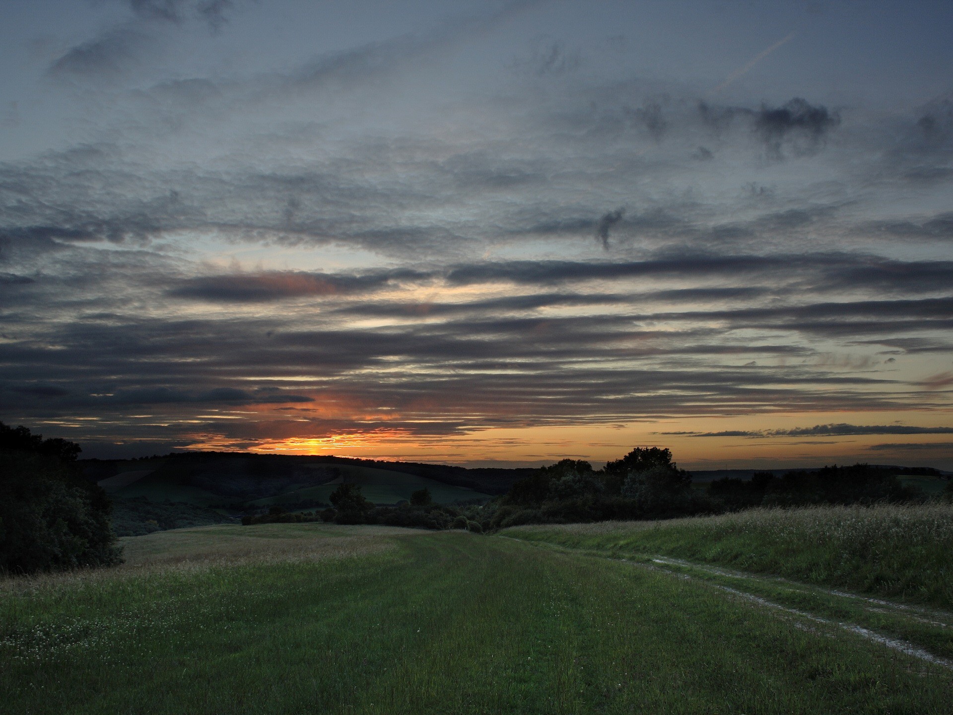 sonnenuntergang wolken gras straße hügel