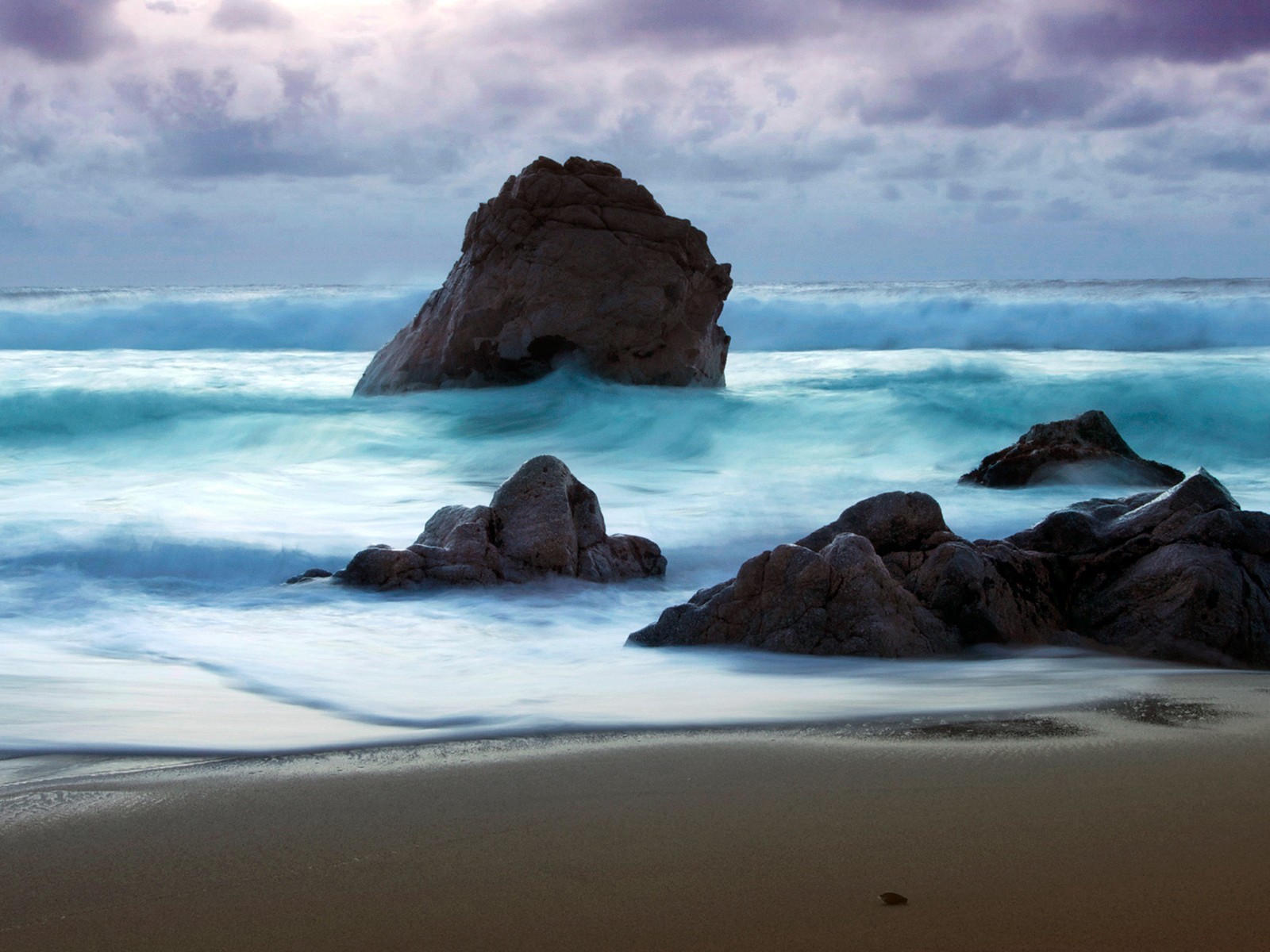 onde pietre riva mare