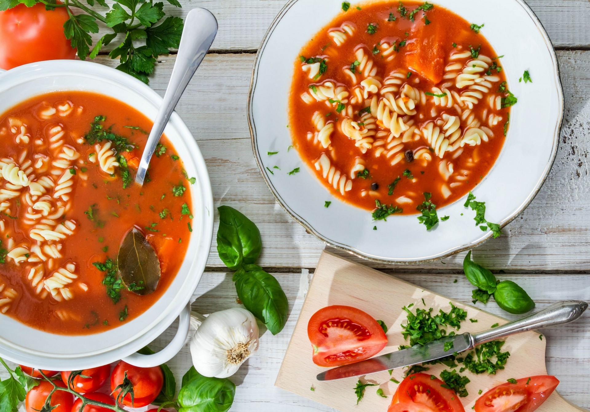 sopa de tomate ajo pasta