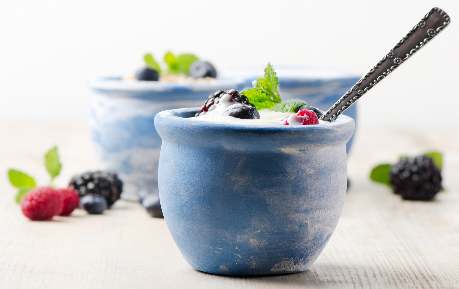 yogurt cream dessert fruits blueberries milk