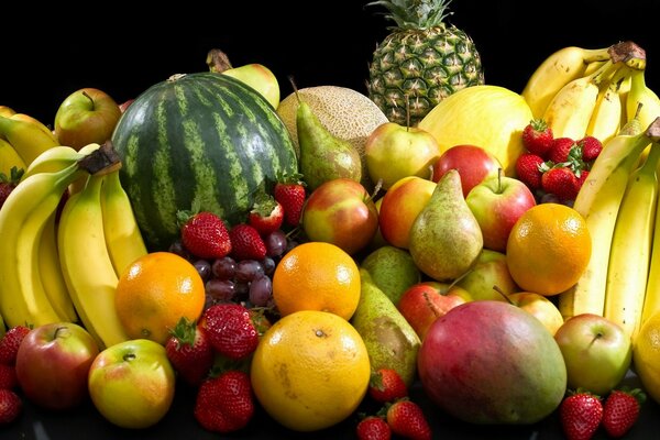 Naturaleza muerta de manzanas, plátanos, peras