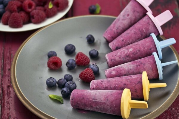 Berry ice cream, refreshingly delicious