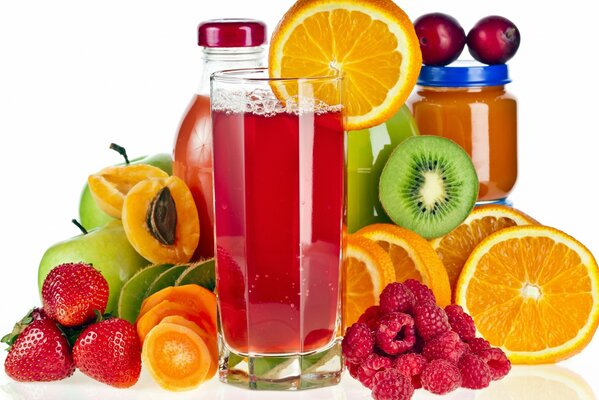 Mélange de baies, jus et fruits