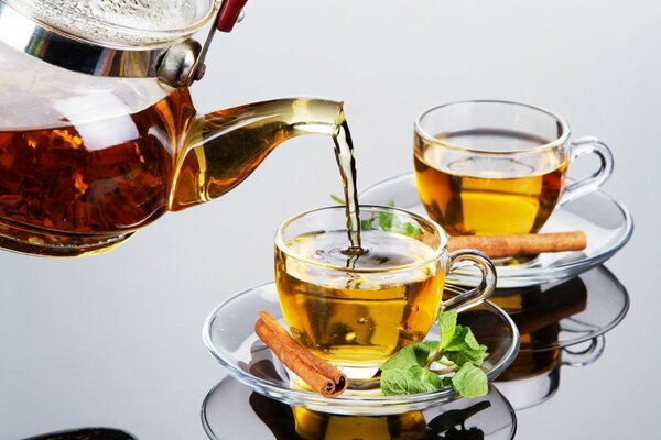 Té de menta y canela aromático que calienta