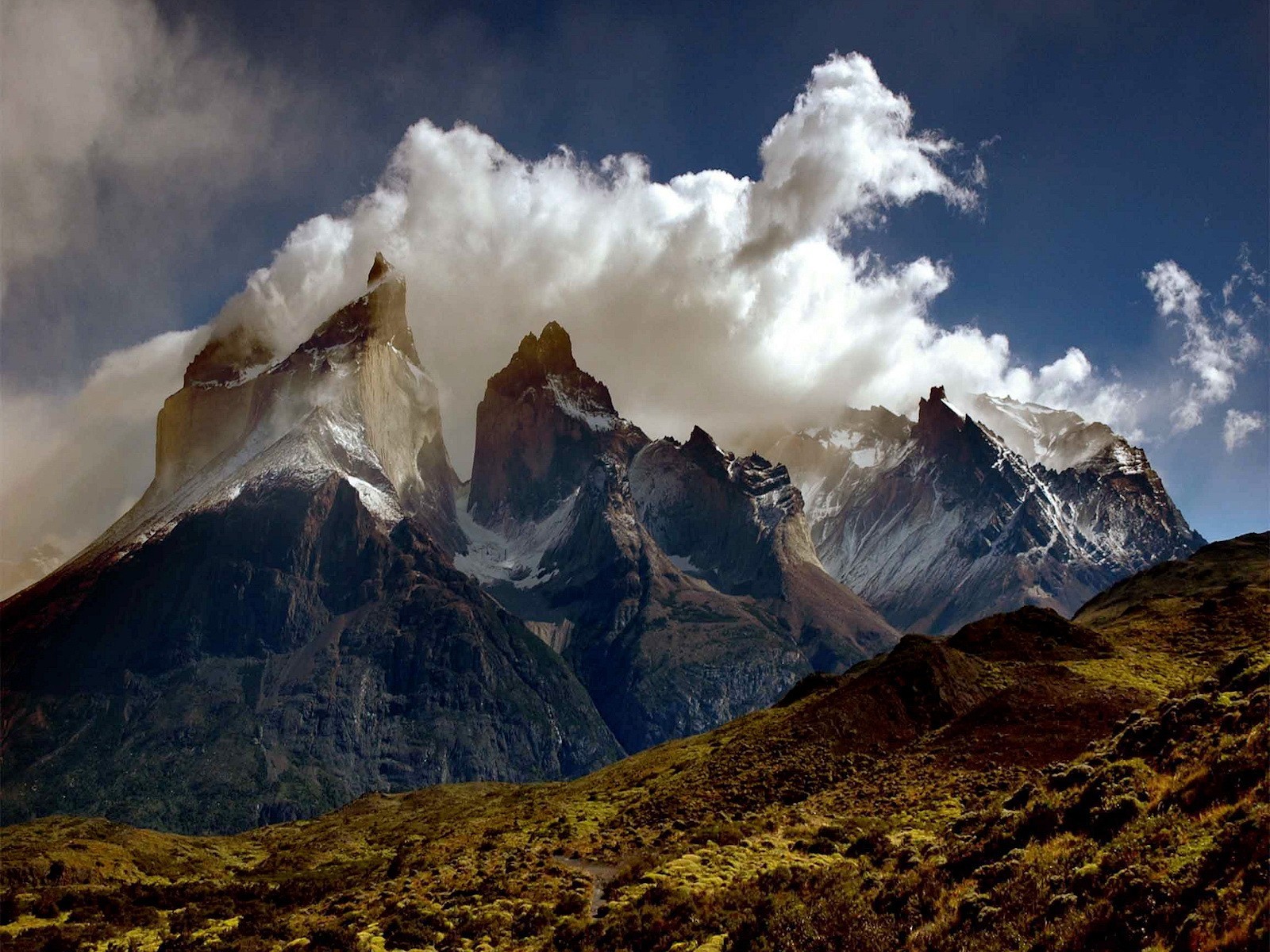 montagnes nuages neige