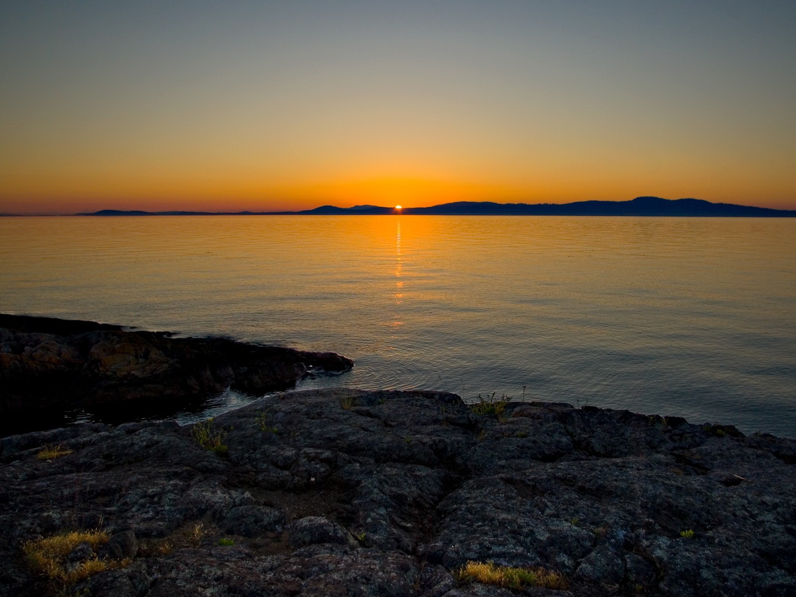 coucher de soleil côte pierres lac