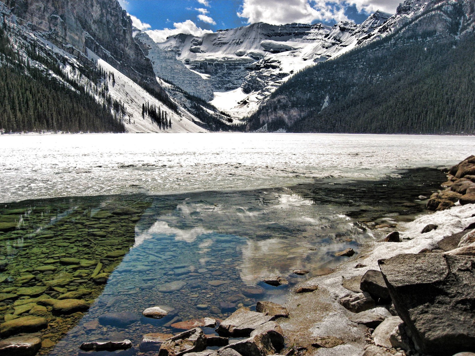 hielo agua montañas reflexión piedras