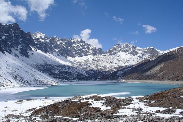 Snow-capped mountain peaks in the vicinity of an icy lake