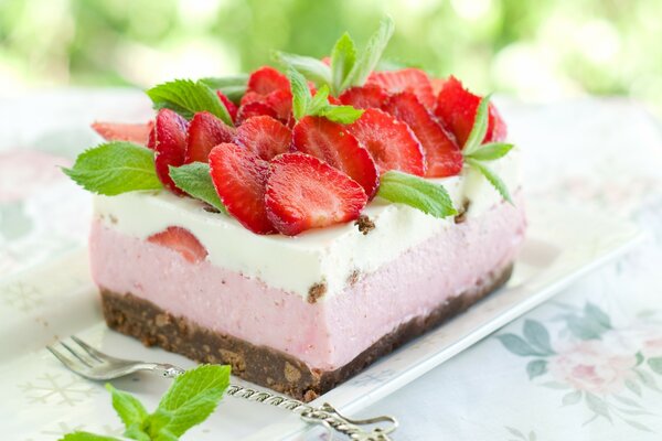 Dessert Erdbeerkuchen mit Sahne