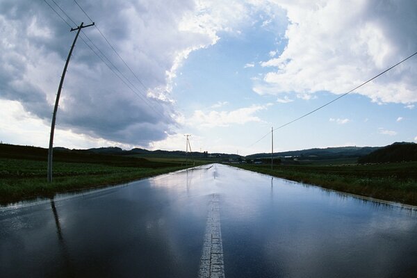 Lluvia de camino mojado viene