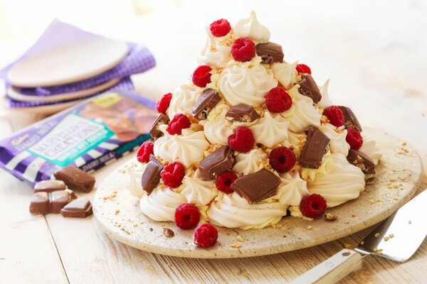 Sweet cake with berries and chocolate