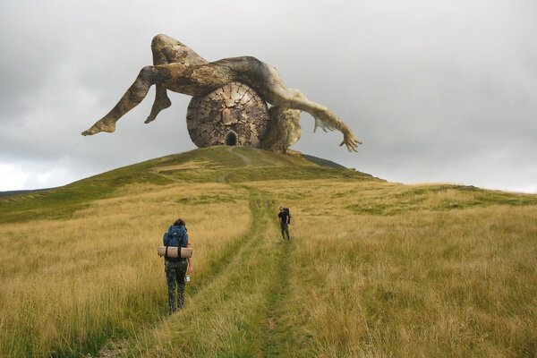 A person traveling goes to the monument