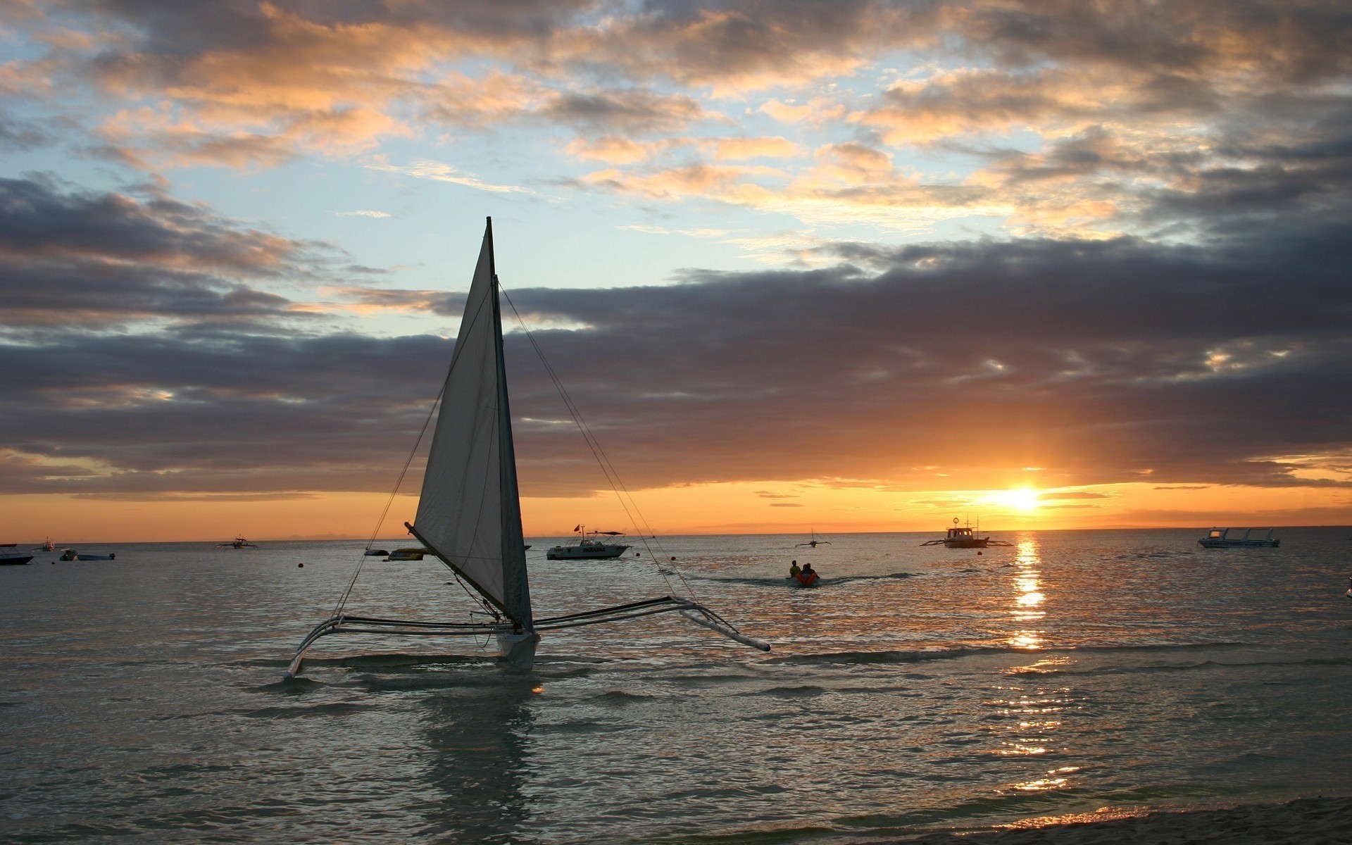 puesta de sol barcos agua