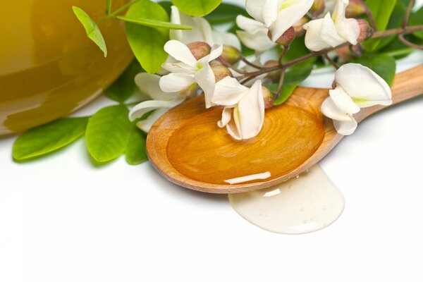 Picture of a spoonful of honey with flowers