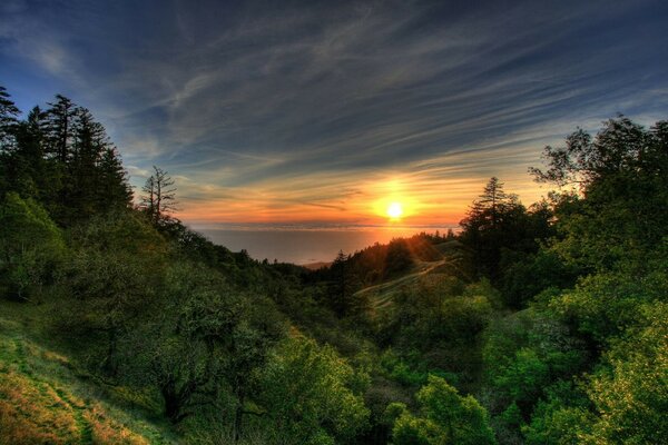 Puesta de sol de soonca con vistas a la naturaleza