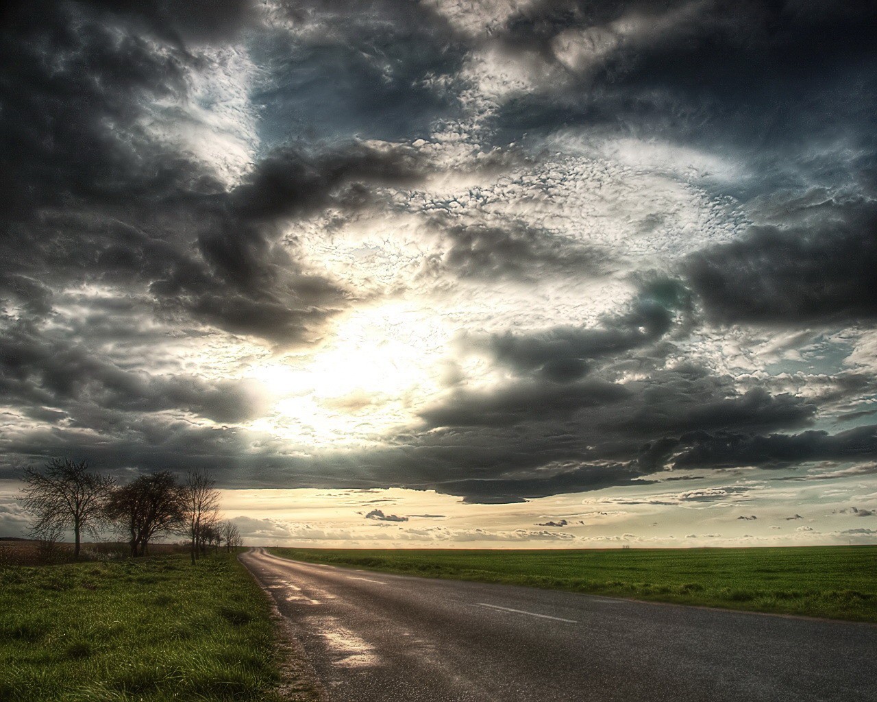 route champ nuages soleil