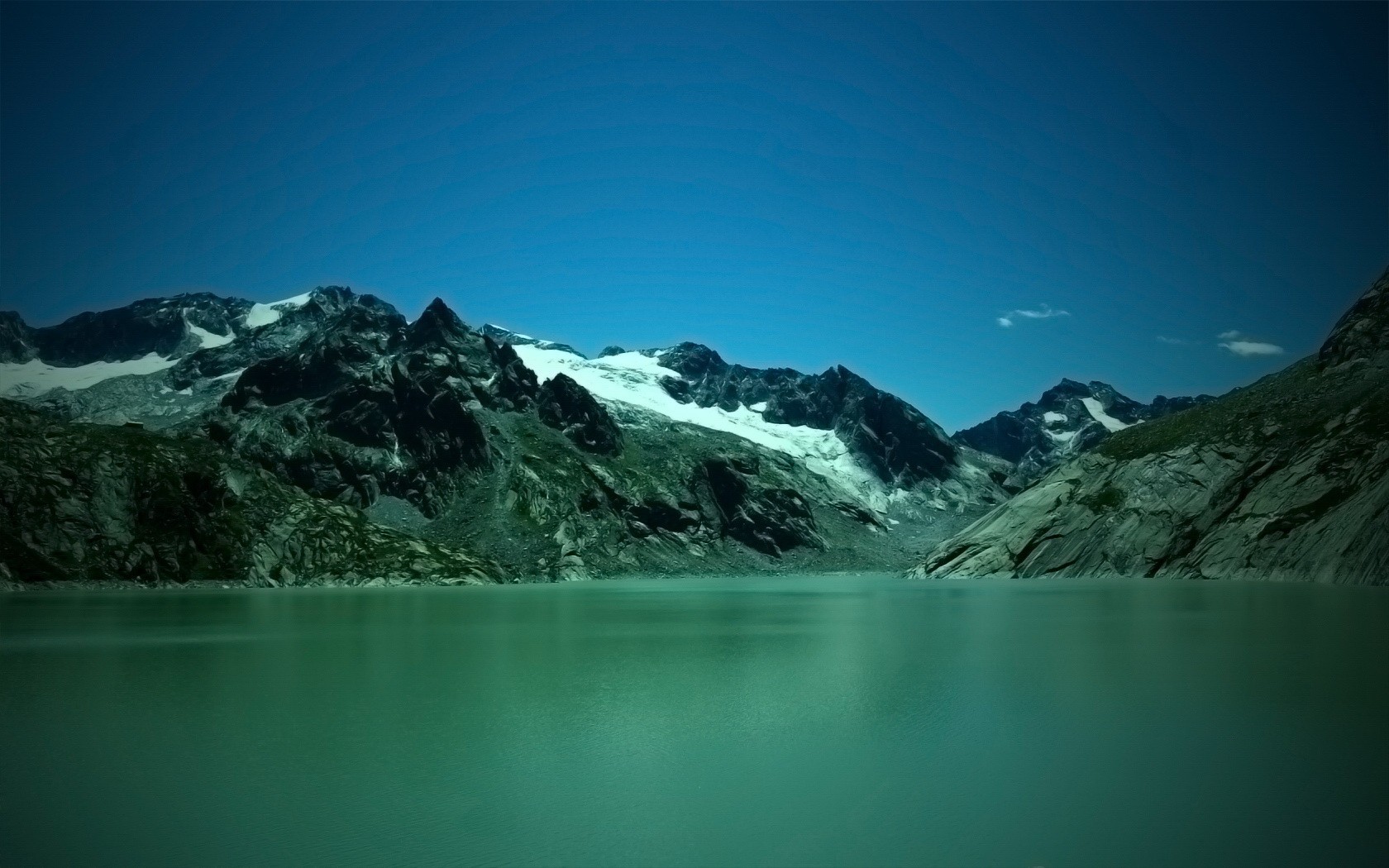 lago montagna verde