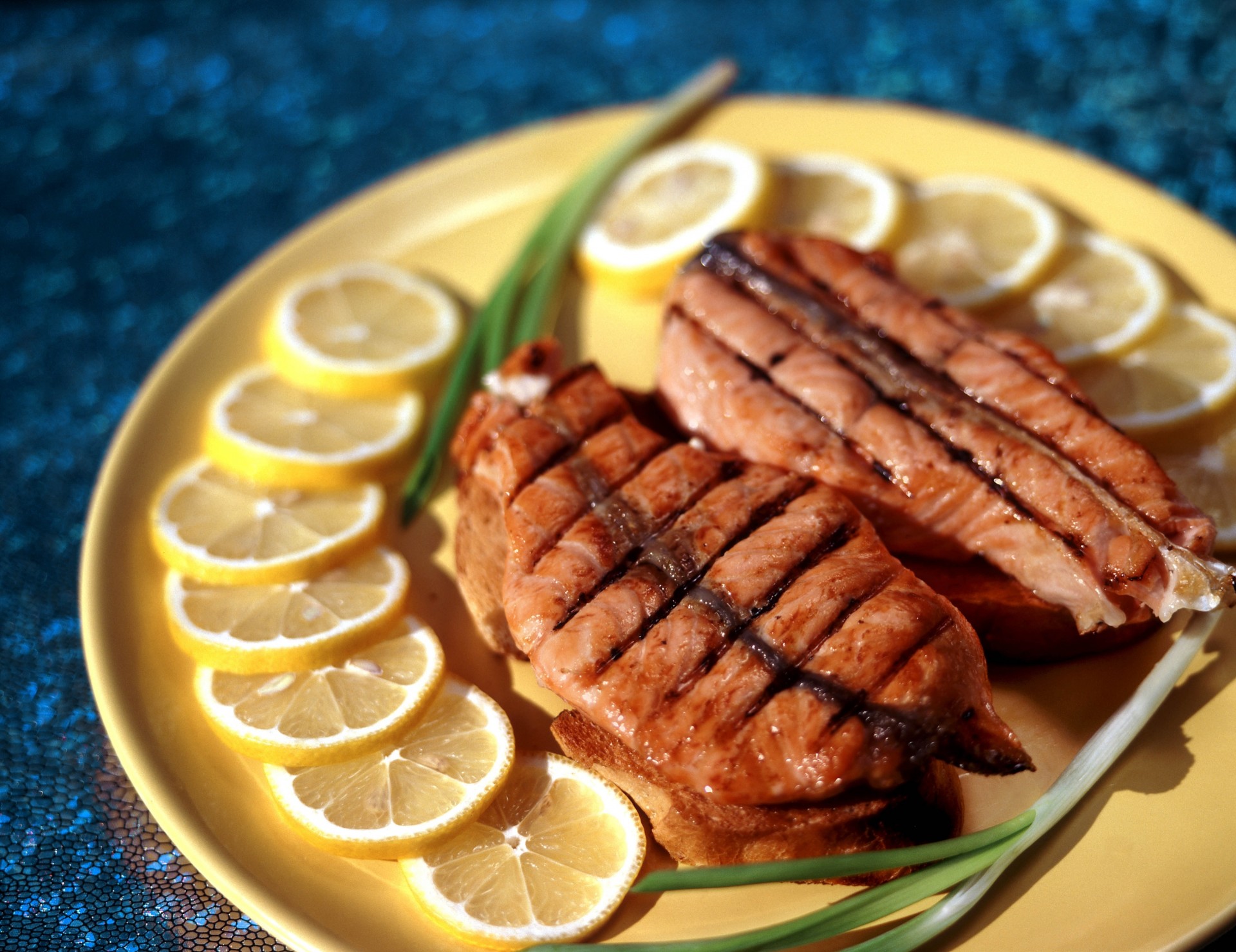 scheiben zitrone zwiebel kotelett platte fleisch