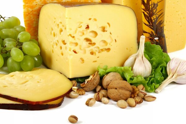 Cibo delizioso e sano: formaggio e aglio