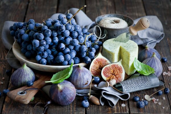 Still-life. Grapes and figs. Food