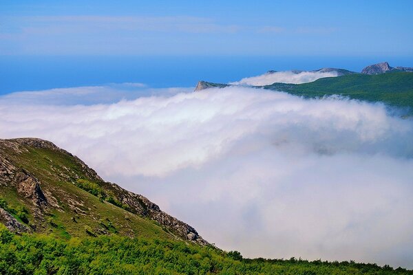 Solid clouds at the top of the mountain