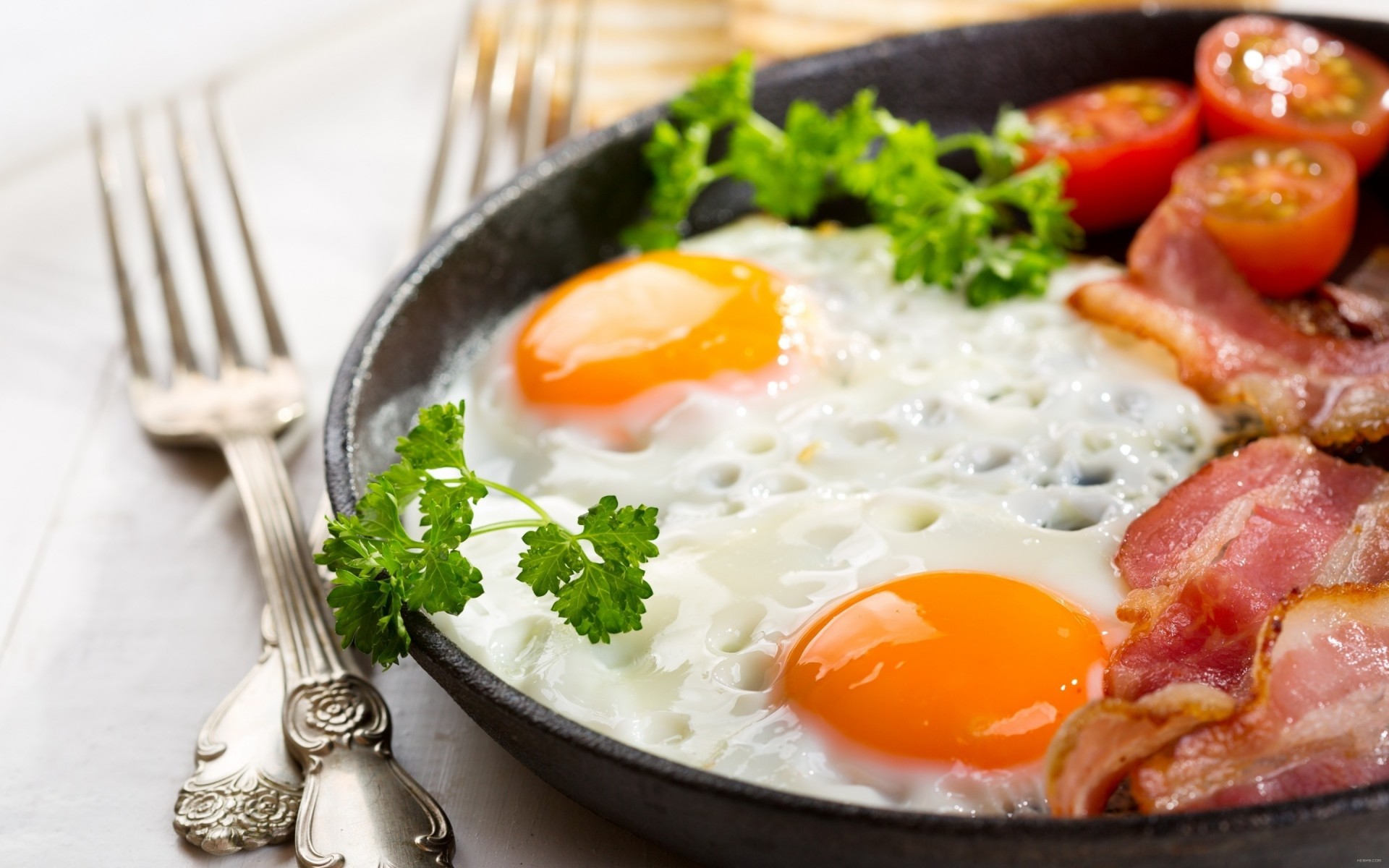 colazione uova strapazzate pancetta uova