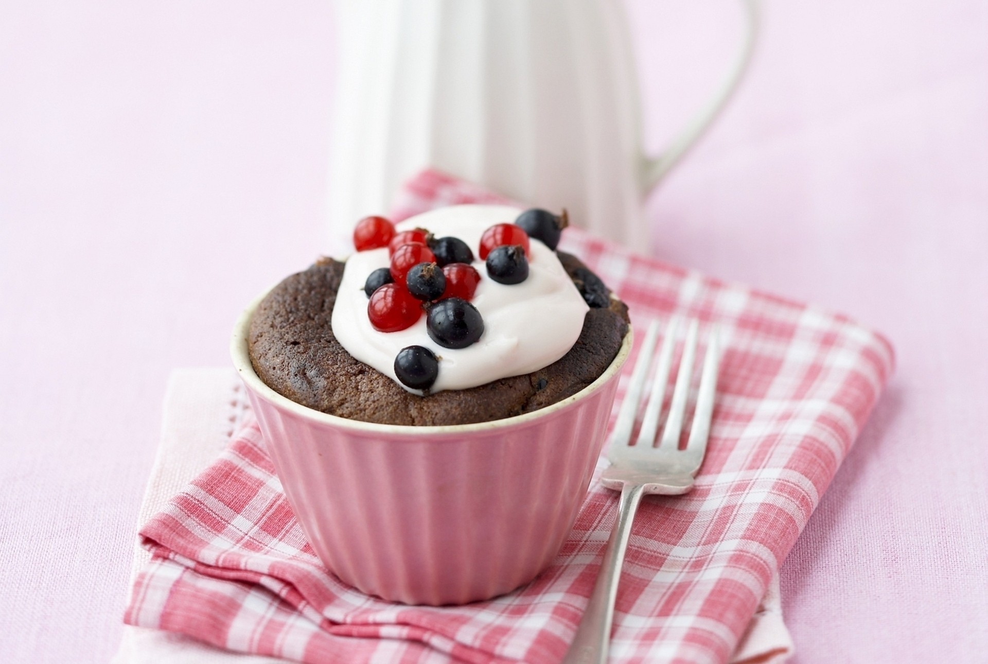 cream sweets dish food dessert blackberry cups baking red currant cake table