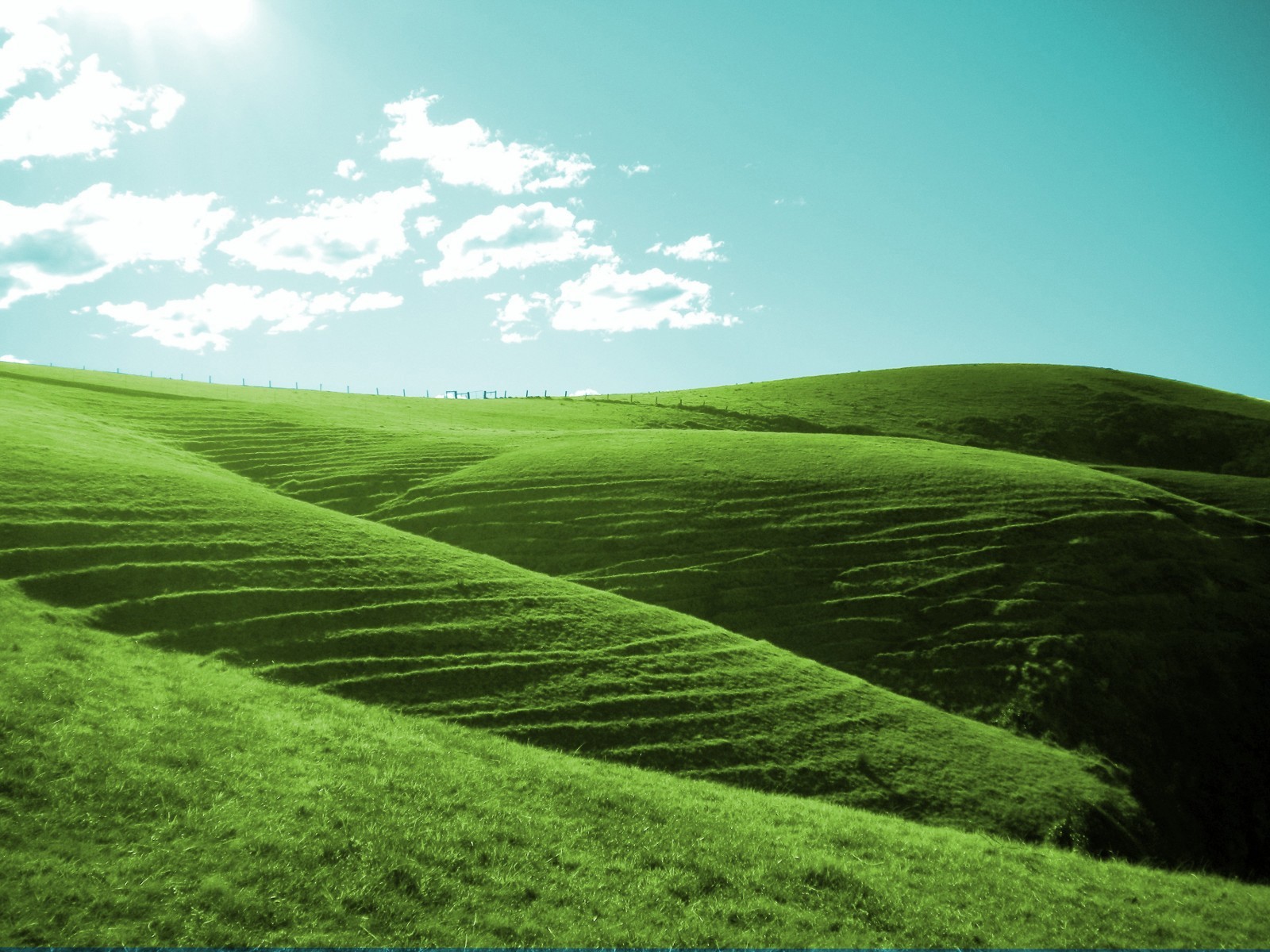 collines vert nuages