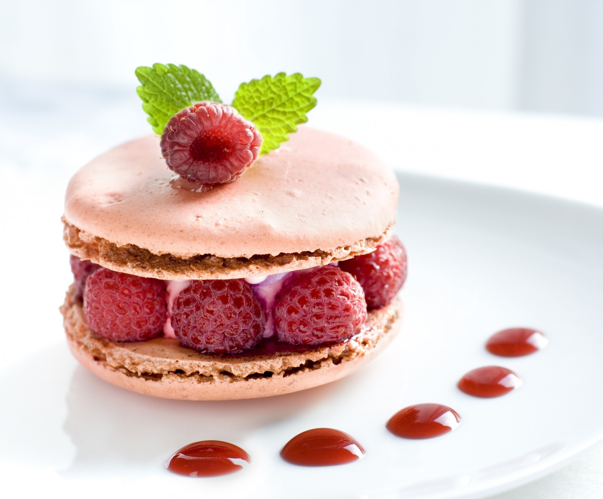 doux framboises pâtes biscuits nourriture dessert macaron